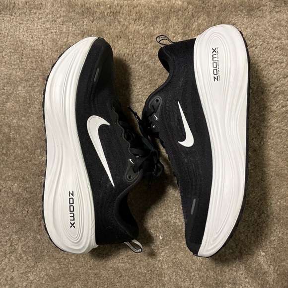 Nike Women's Black and White Athletic Shoes. Vomero Plus - Picture 7 of 12